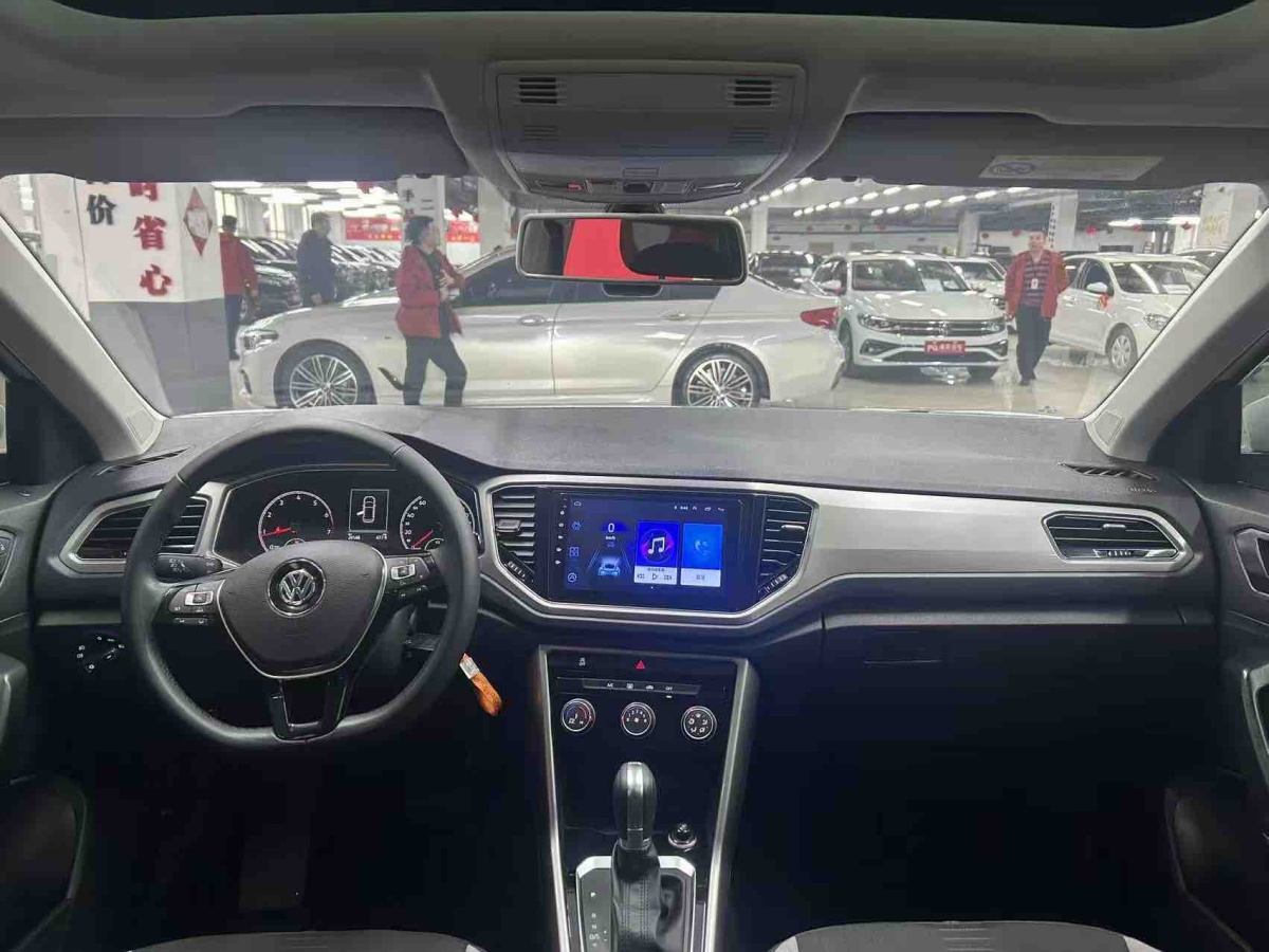 Volkswagen T-Roc 2020 car image #5