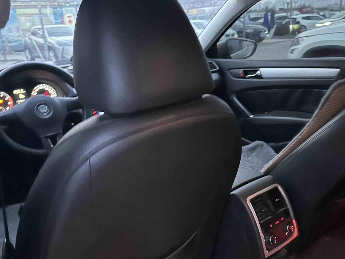 Volkswagen 2014 car image #5