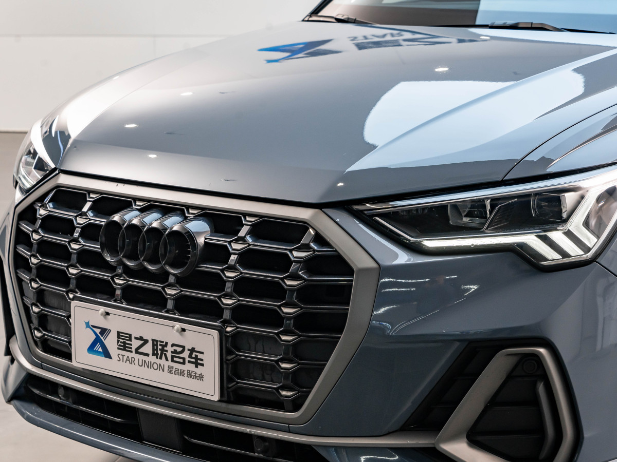 Audi Q3 2023 car image #5