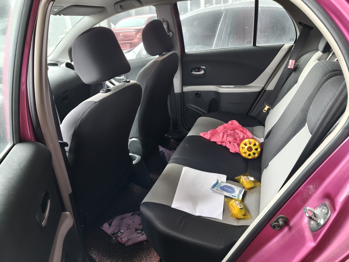 Toyota Yaris 2011 изображение автомобиля #5