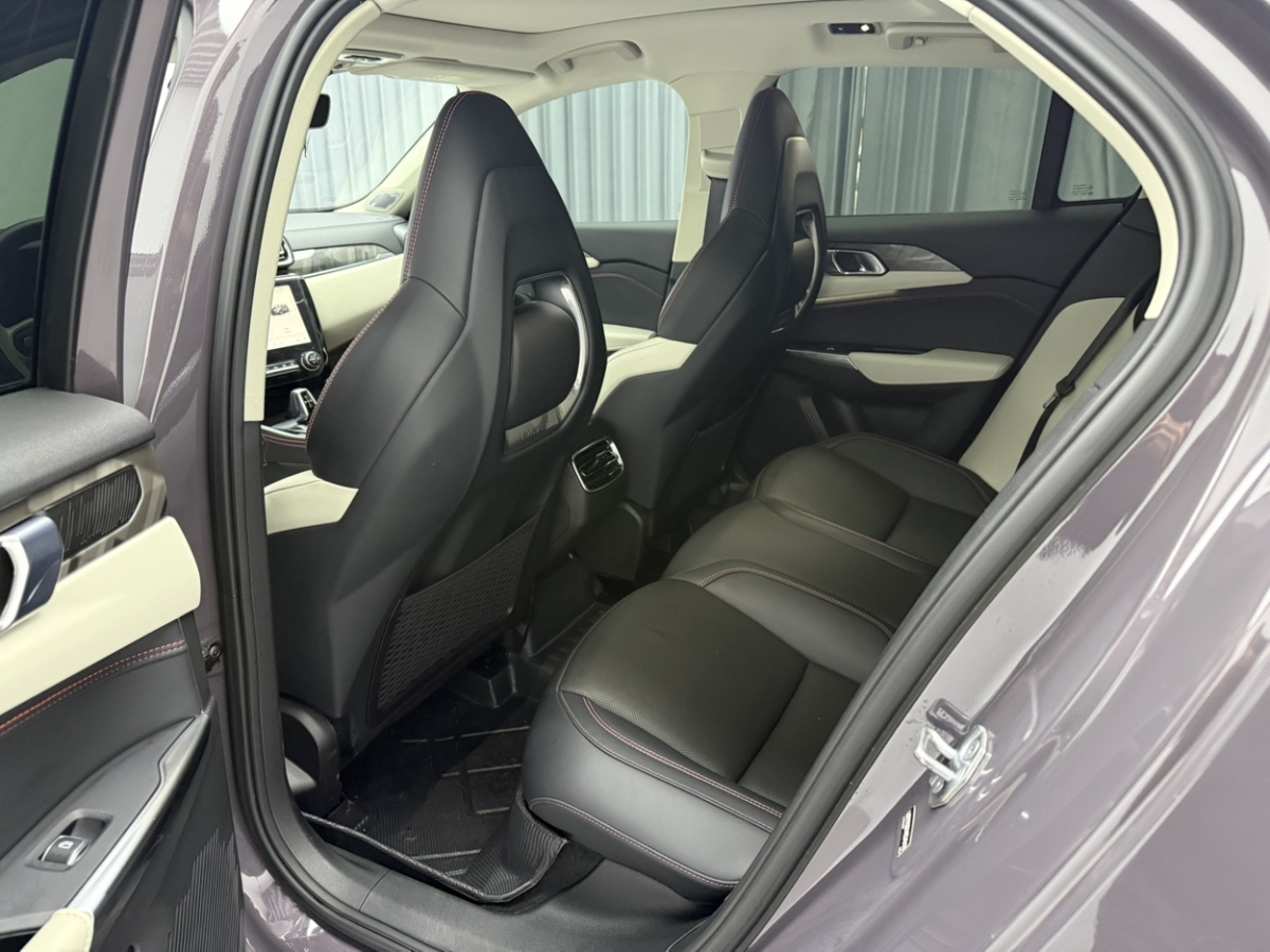 Lynk & Co 02 2022 car image #5