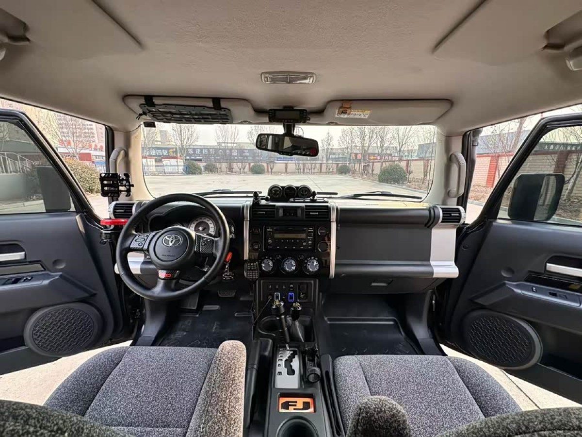 Toyota FJ Cruiser 2015 car image #5