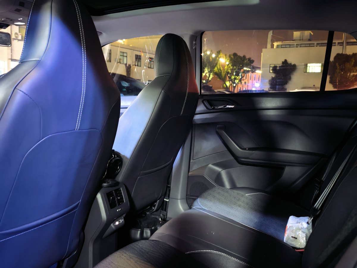 Volkswagen T-Cross 2024 car image #5