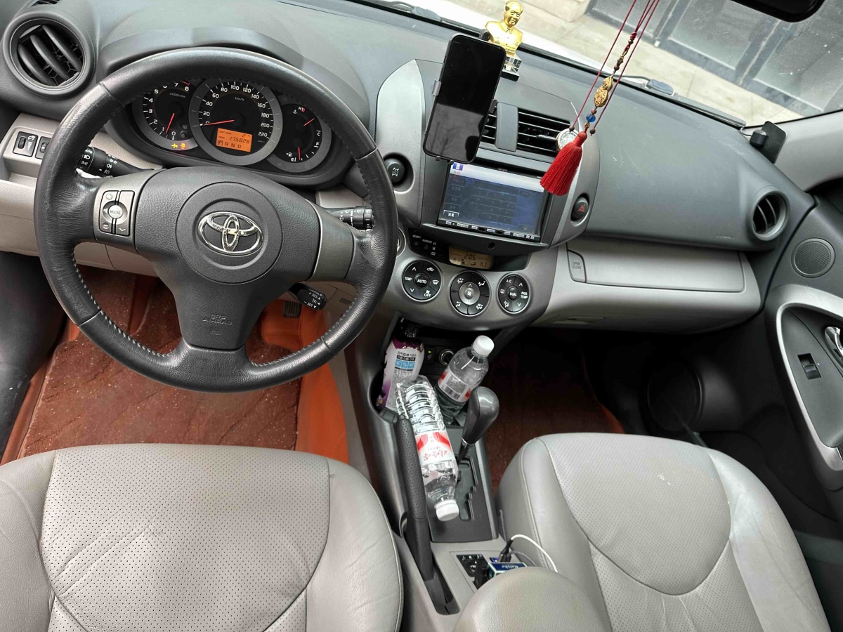 Toyota RAV4 2011 #5 Toyota RAV4 2011 car image #5