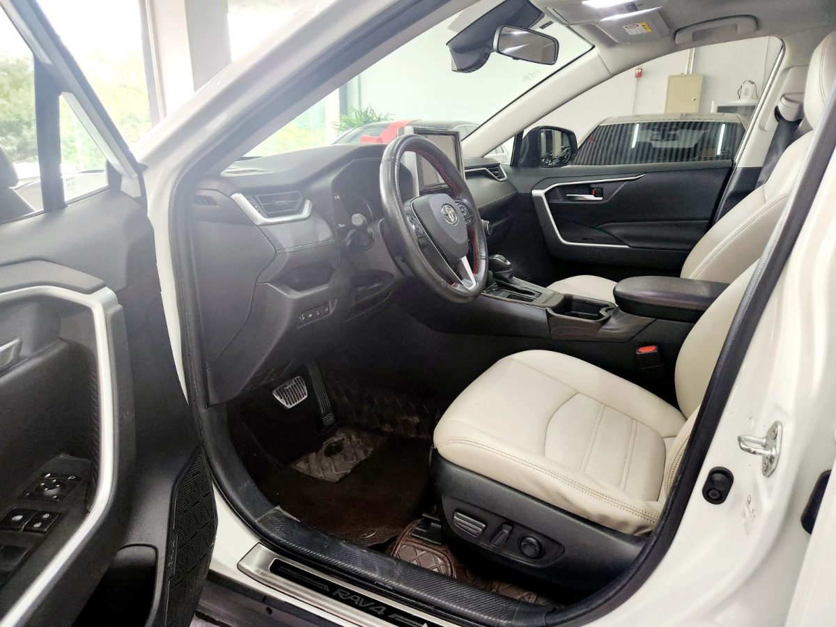 Toyota RAV4 2022 car image #5