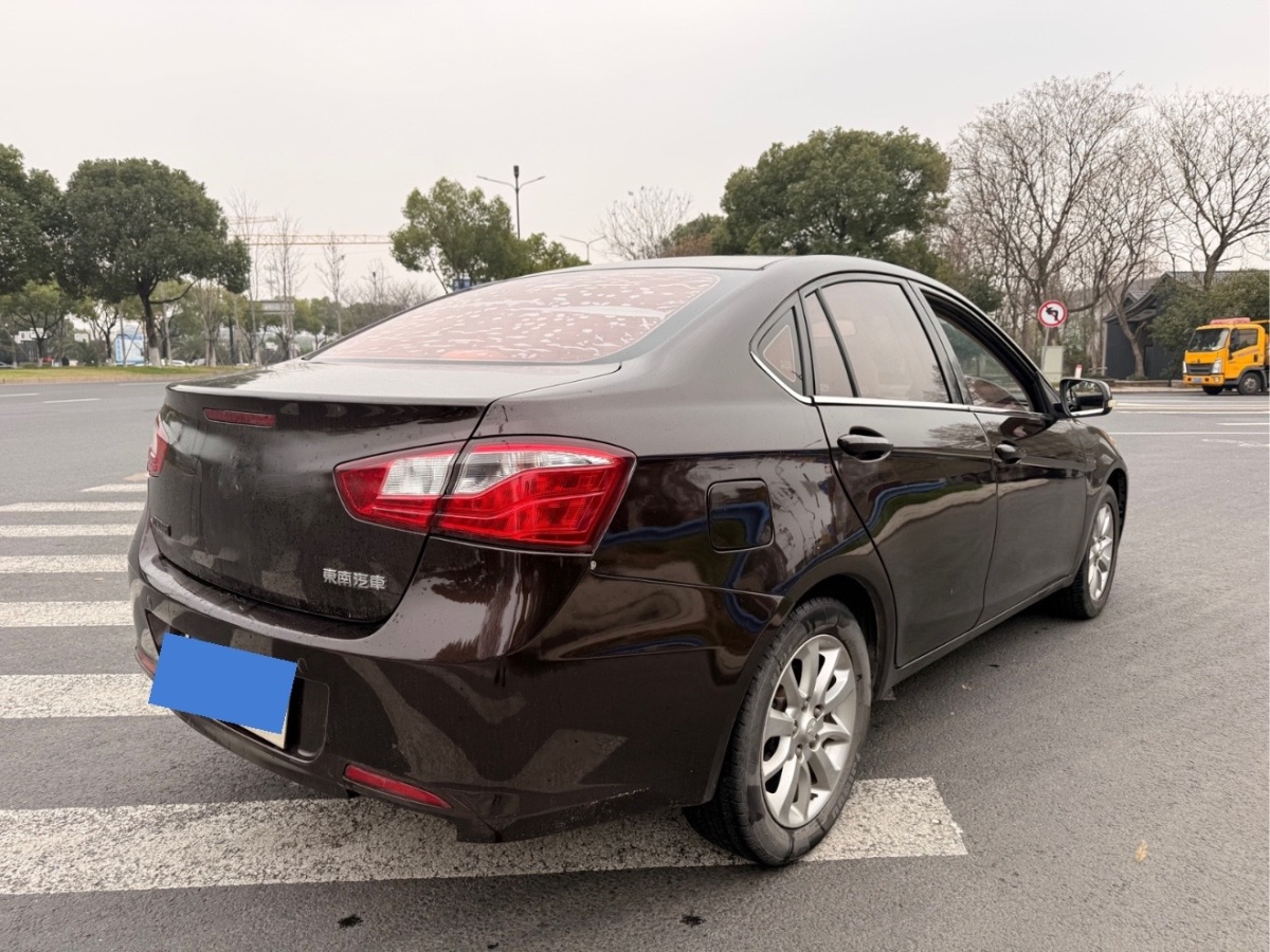 Soueast V5 Lingzhi 2012 car image #5