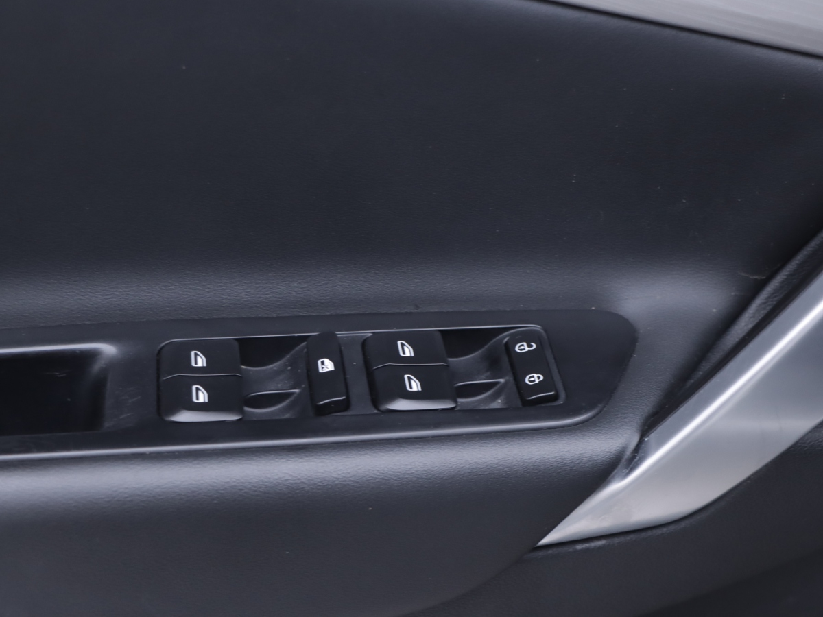 GEELY Boyue 2018 immagine di auto #5