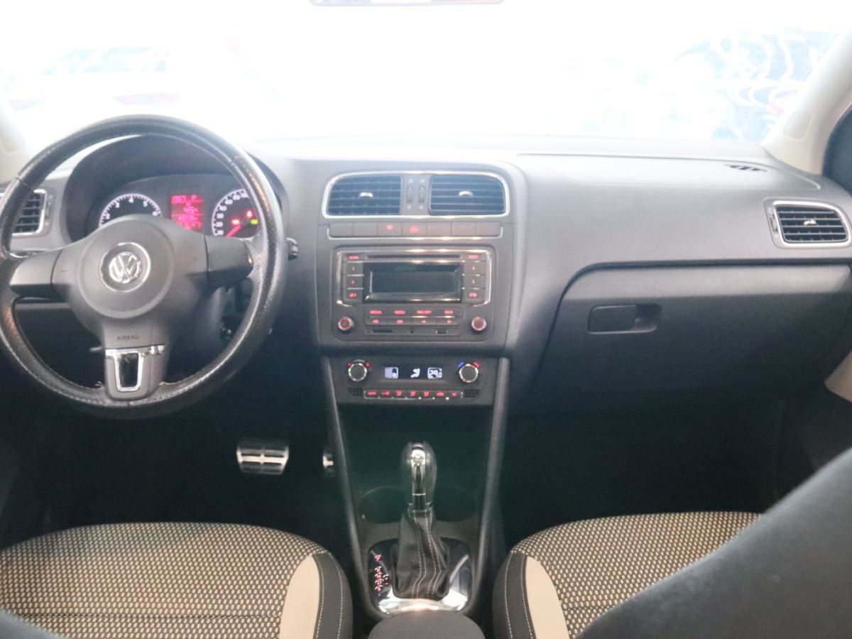 Volkswagen Polo 2014 car image #5