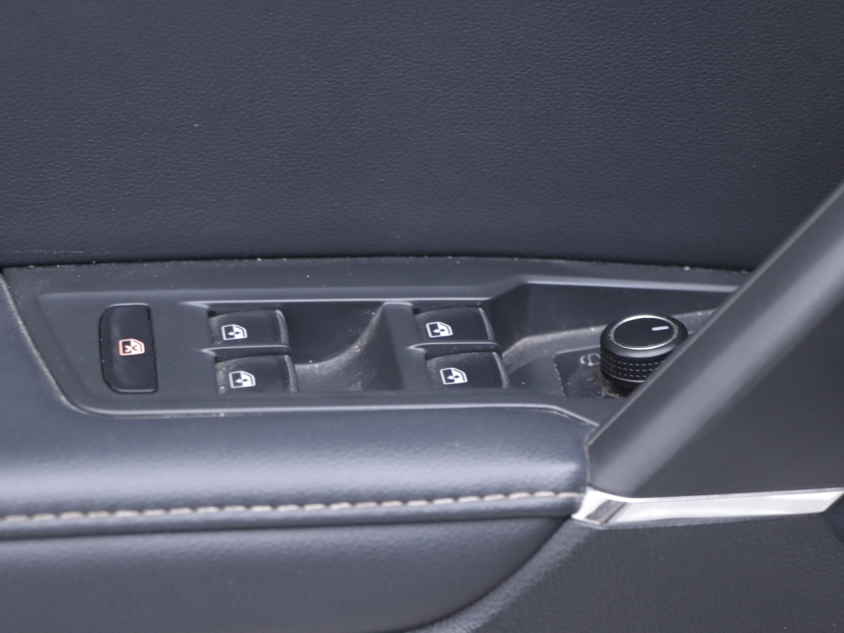 Volkswagen Tiguan X 2018 car image #5