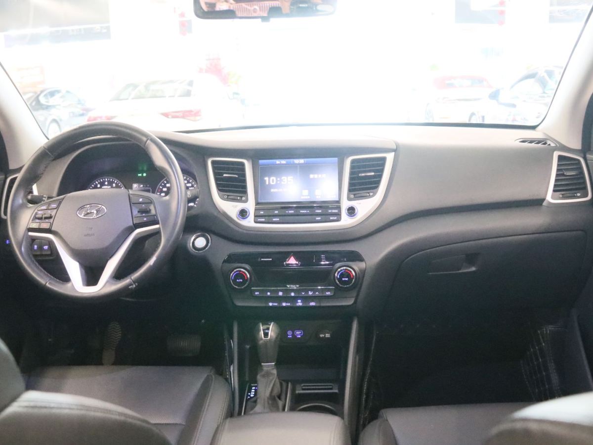 Hyundai Tucson 2015 car image #5
