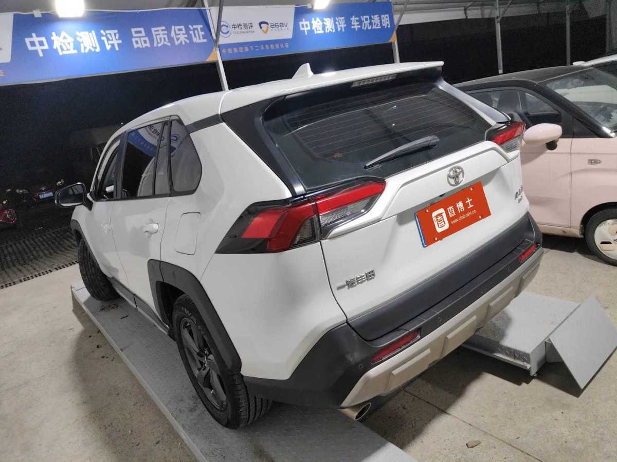 Toyota RAV4 2022 car image #5
