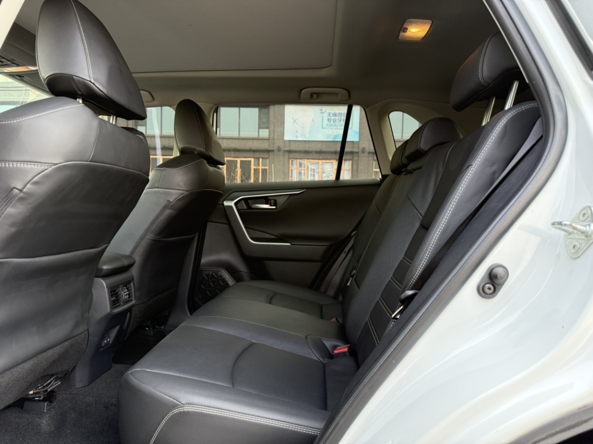 Toyota RAV4 2021 car image #5