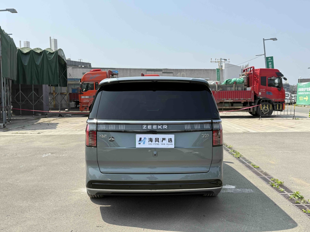 Zeekr 009 2025 car image #5