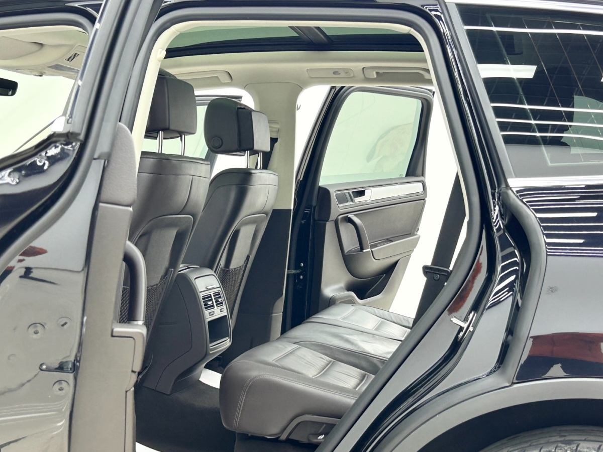 Volkswagen Touareg 2017 immagine di auto #5