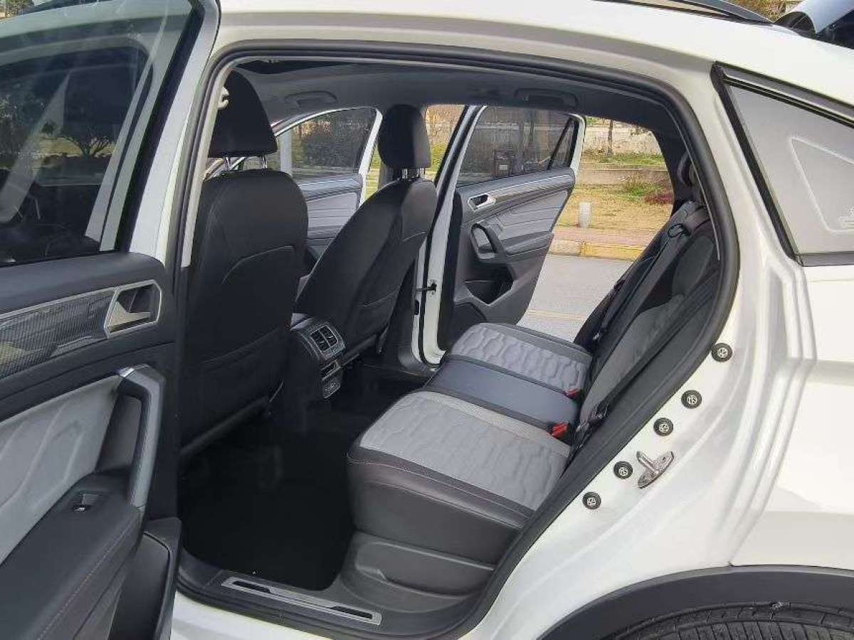 Volkswagen Tiguan X 2024 immagine di auto #5