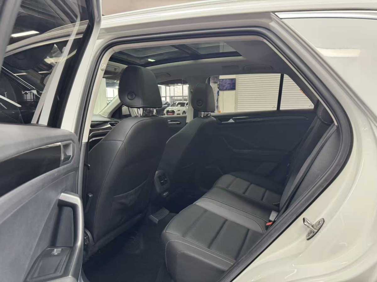 Volkswagen T-Roc 2021 car image #5