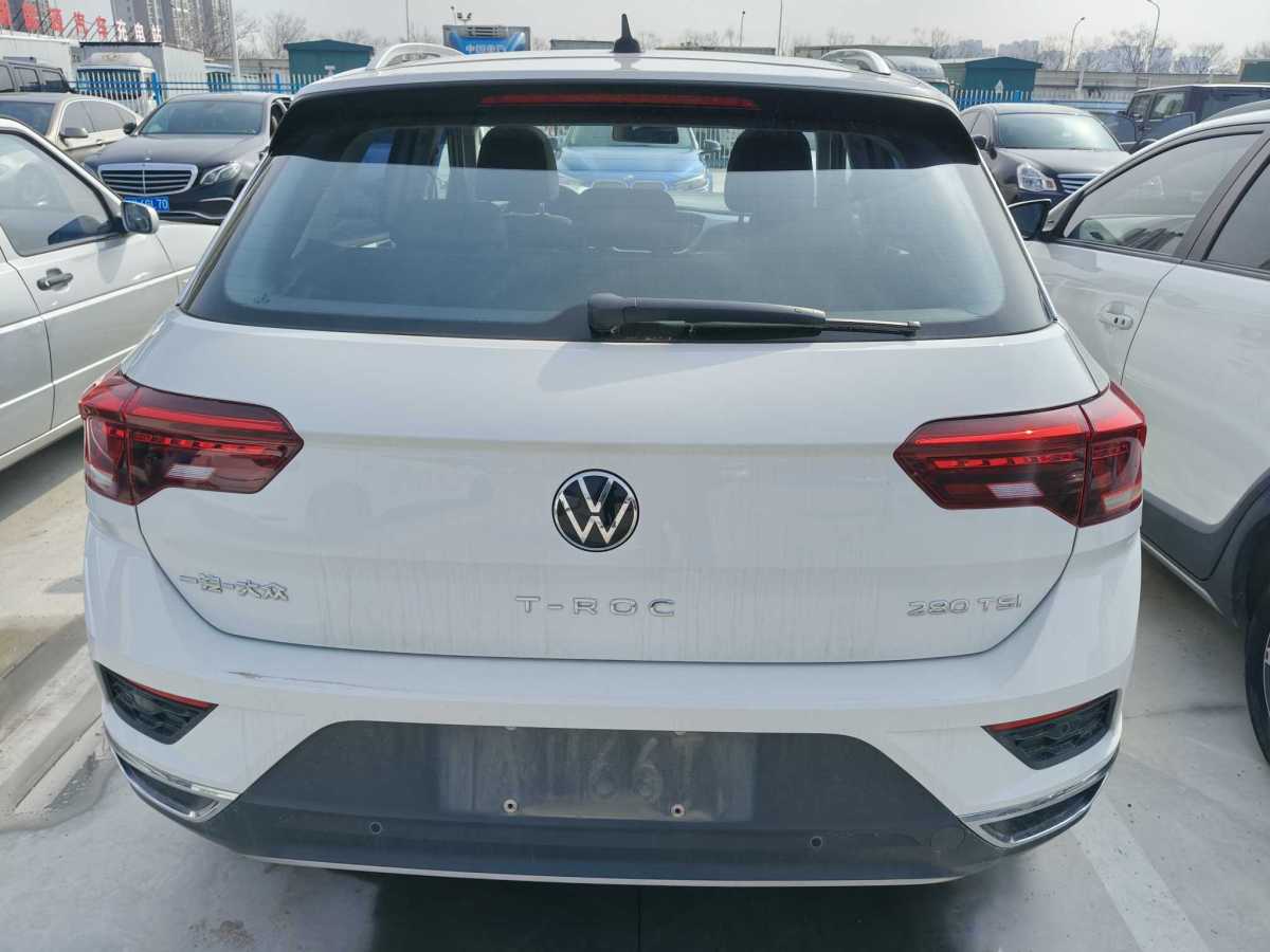 Volkswagen T-Roc 2023 car image #5