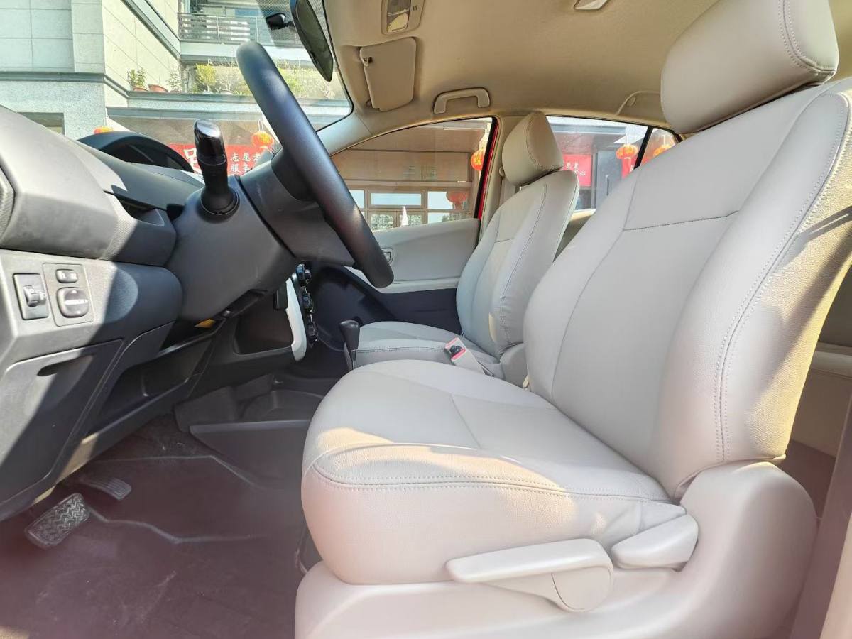 Toyota Yaris 2011 изображение автомобиля #5