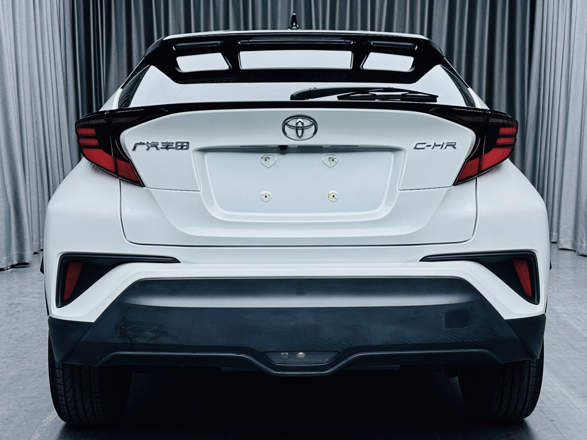 Toyota C-HR 2023 car image #5