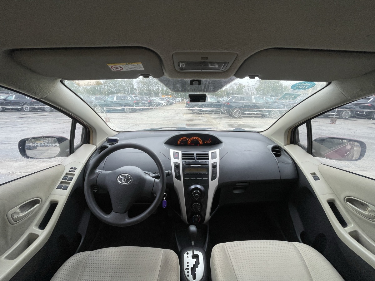 Toyota Yaris 2011 car image #5