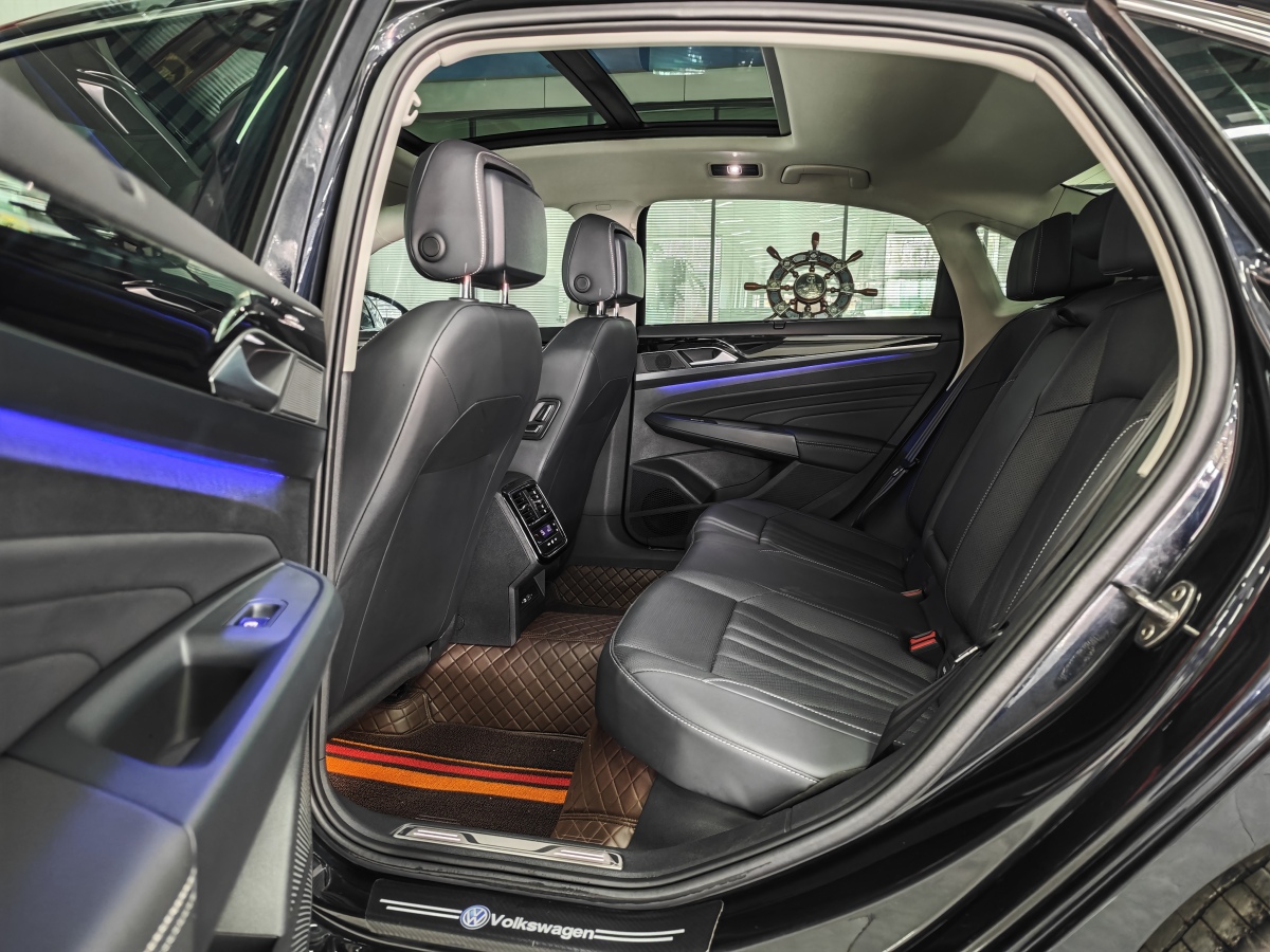 Volkswagen Passat 2024 car image #5