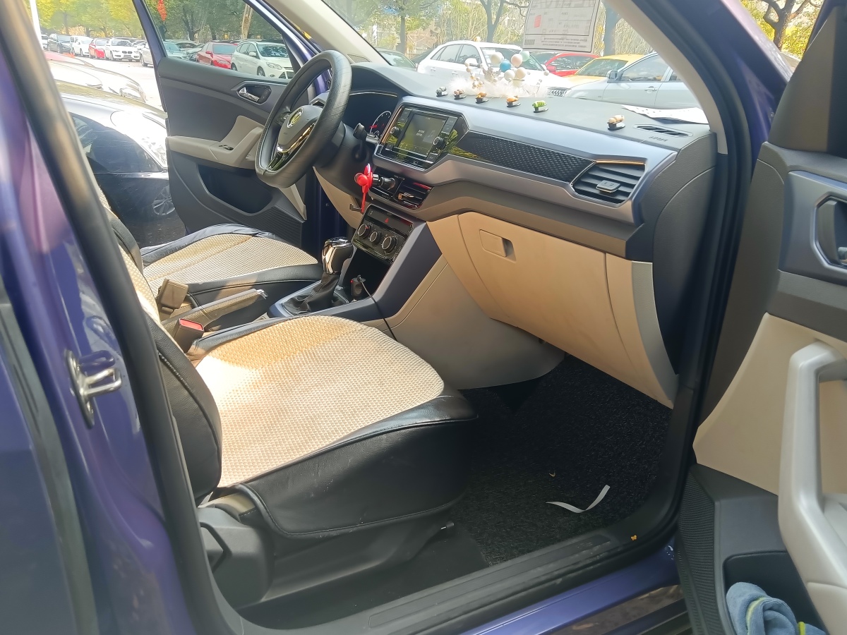 Volkswagen T-Cross 2020 car image #5