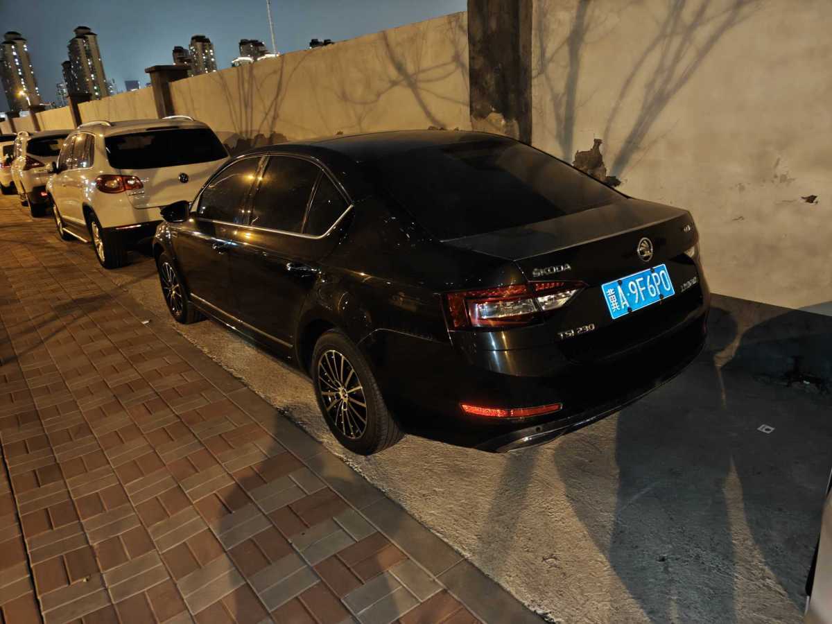 Skoda Octavia 2017 car image #5