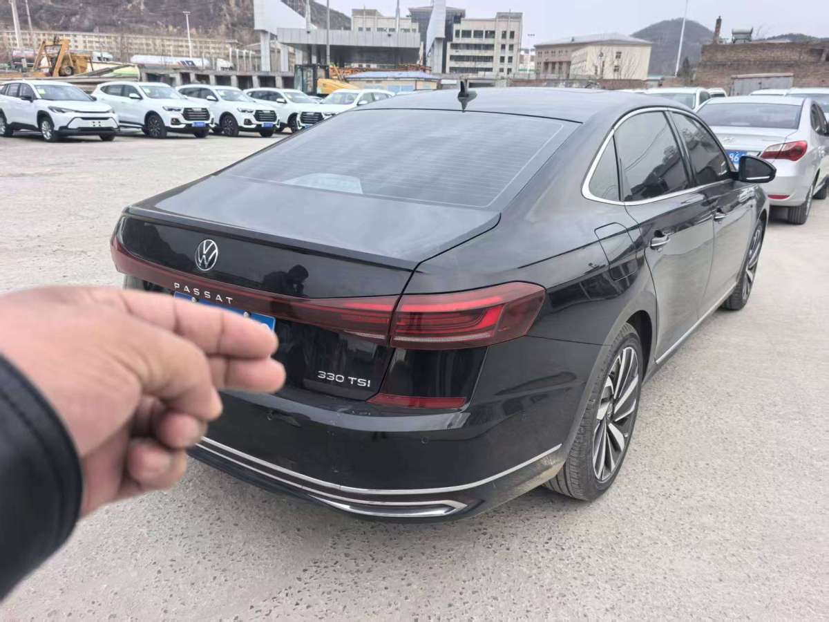 Volkswagen Passat 2023 car image #5