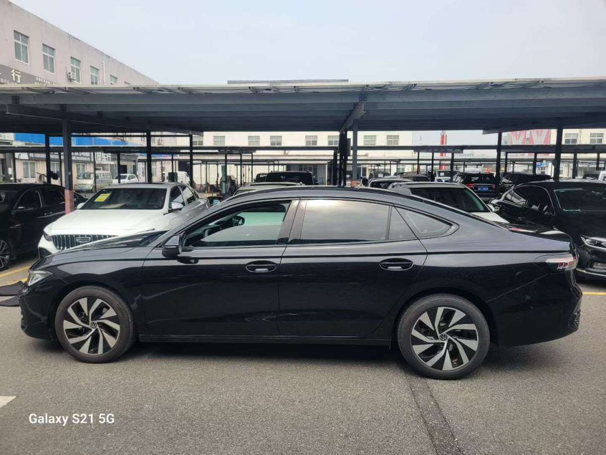 Volkswagen Passat 2025 car image #5