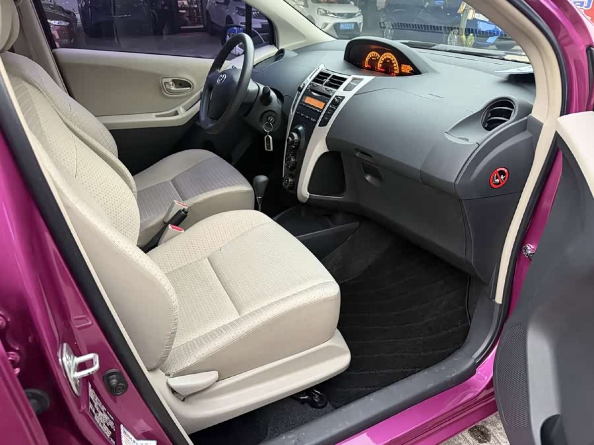 Toyota Yaris 2012 car image #5