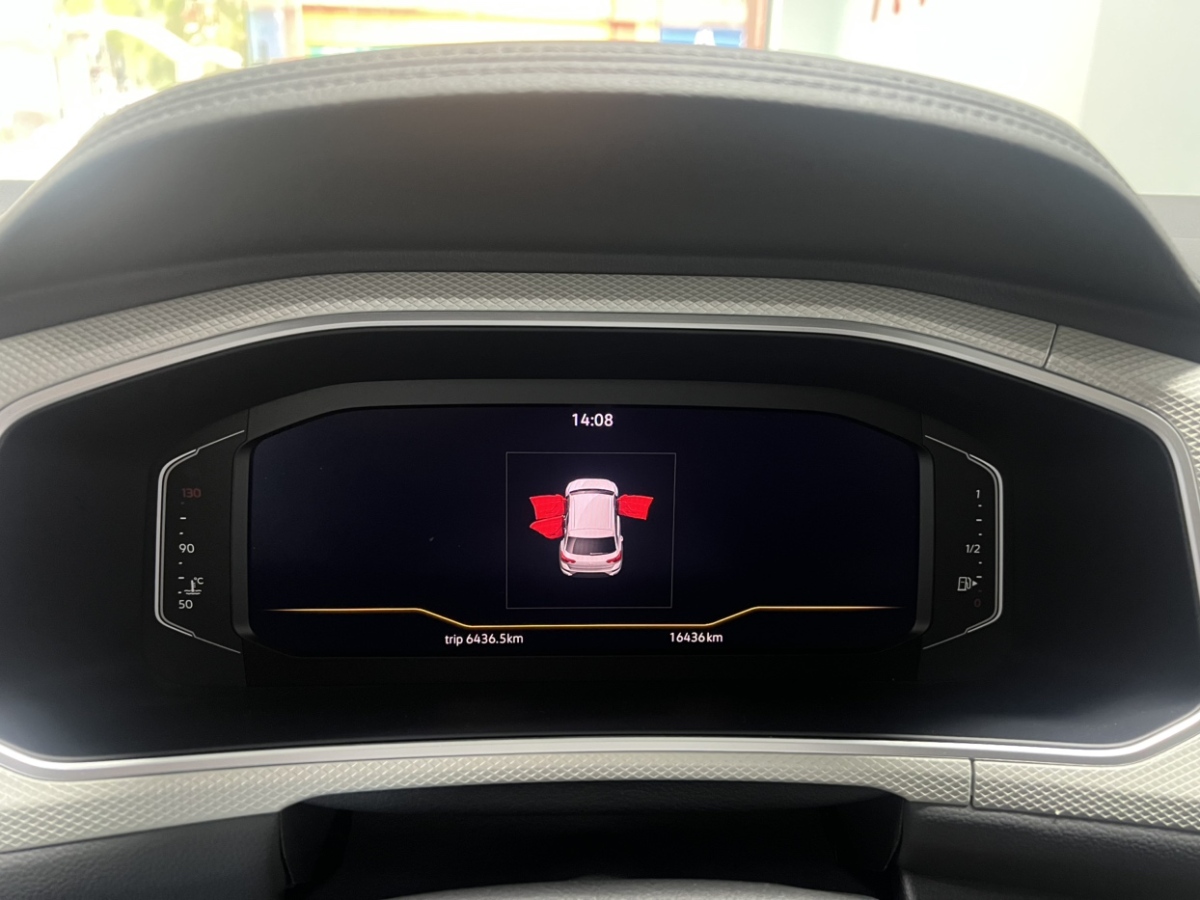 Volkswagen T-Roc 2023 car image #5