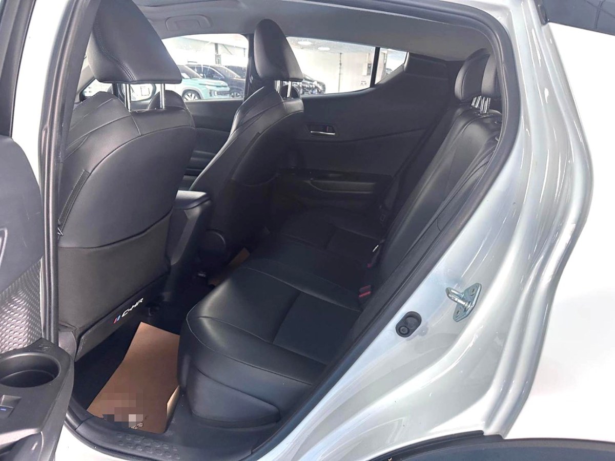 Toyota C-HR 2022 car image #5