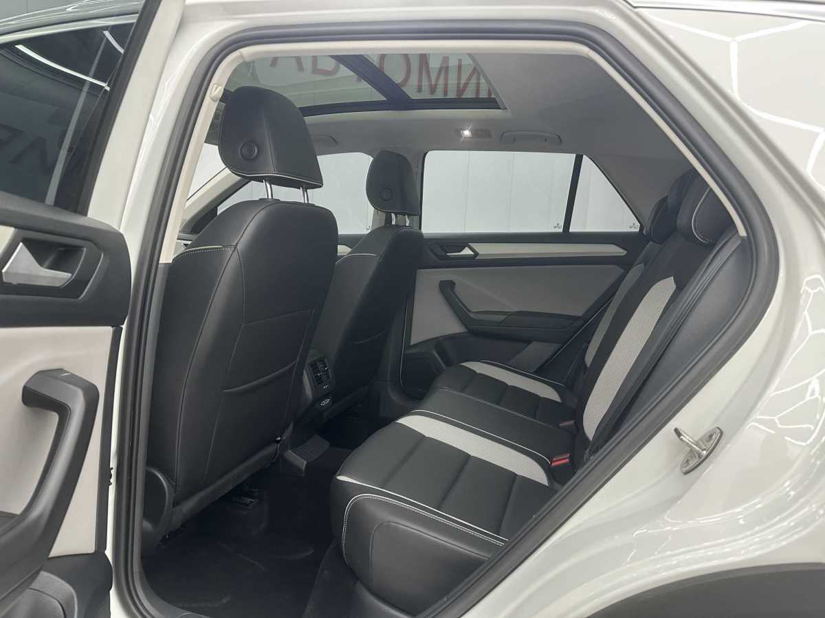 Volkswagen T-Roc 2024 car image #5