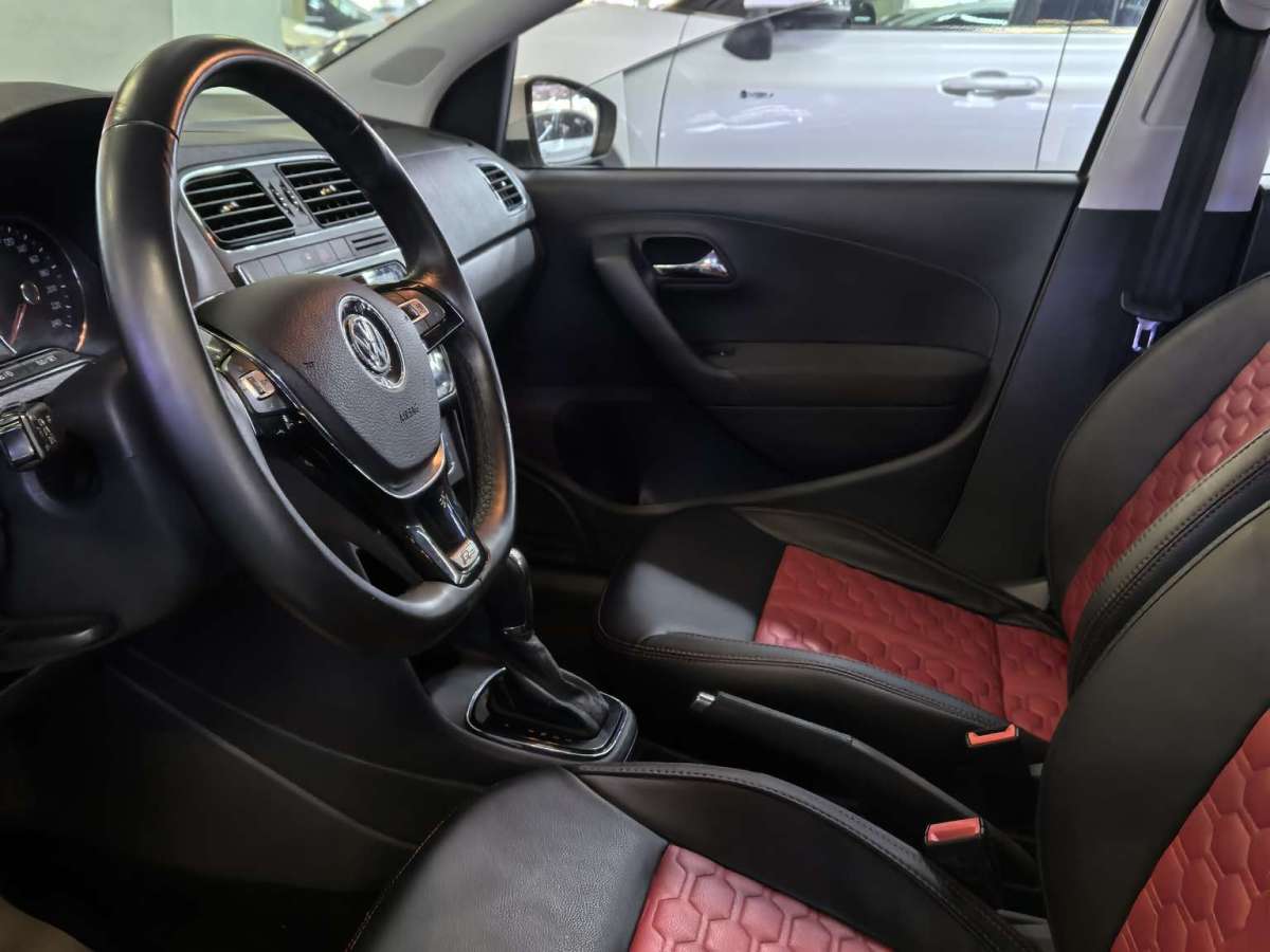 Volkswagen Polo 2016 car image #5