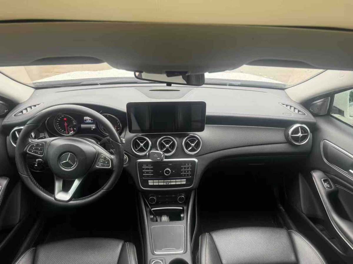 Mercedes-Benz GLA Class 2018 car image #5