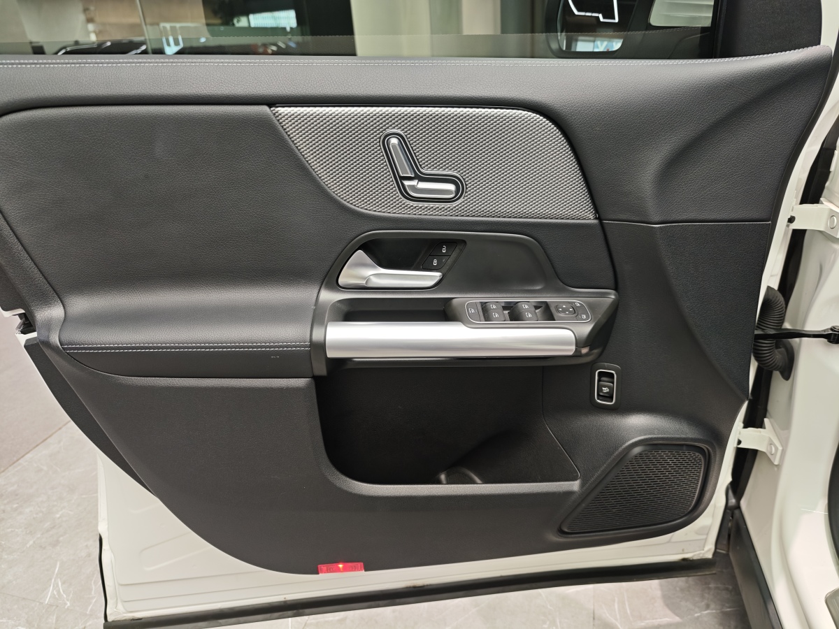 Mercedes-Benz 2024 car image #5