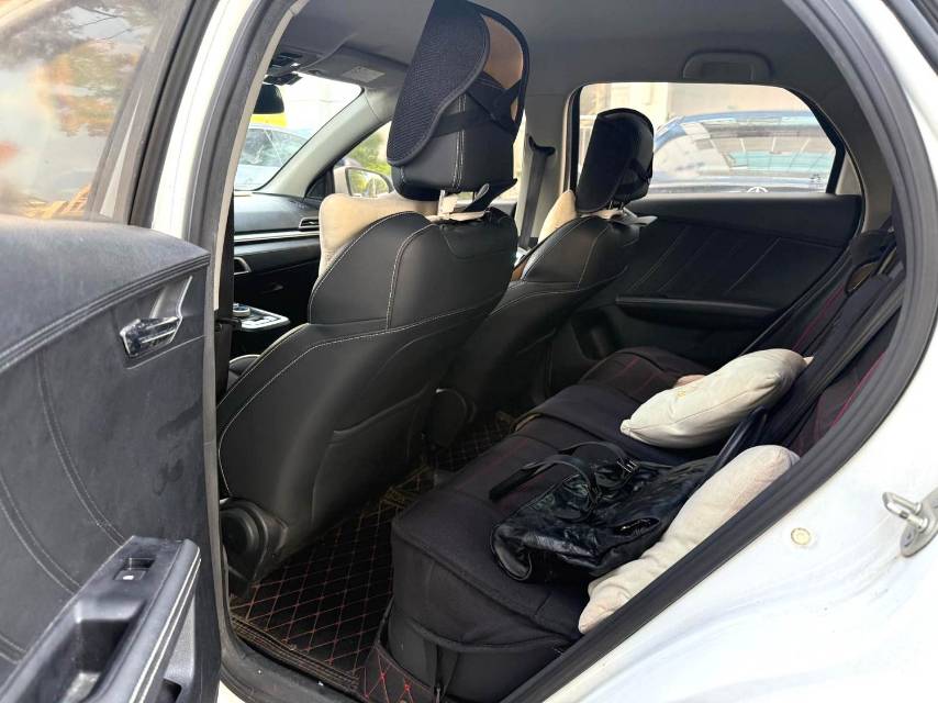 BYD e2 2019 imagen de coche #5