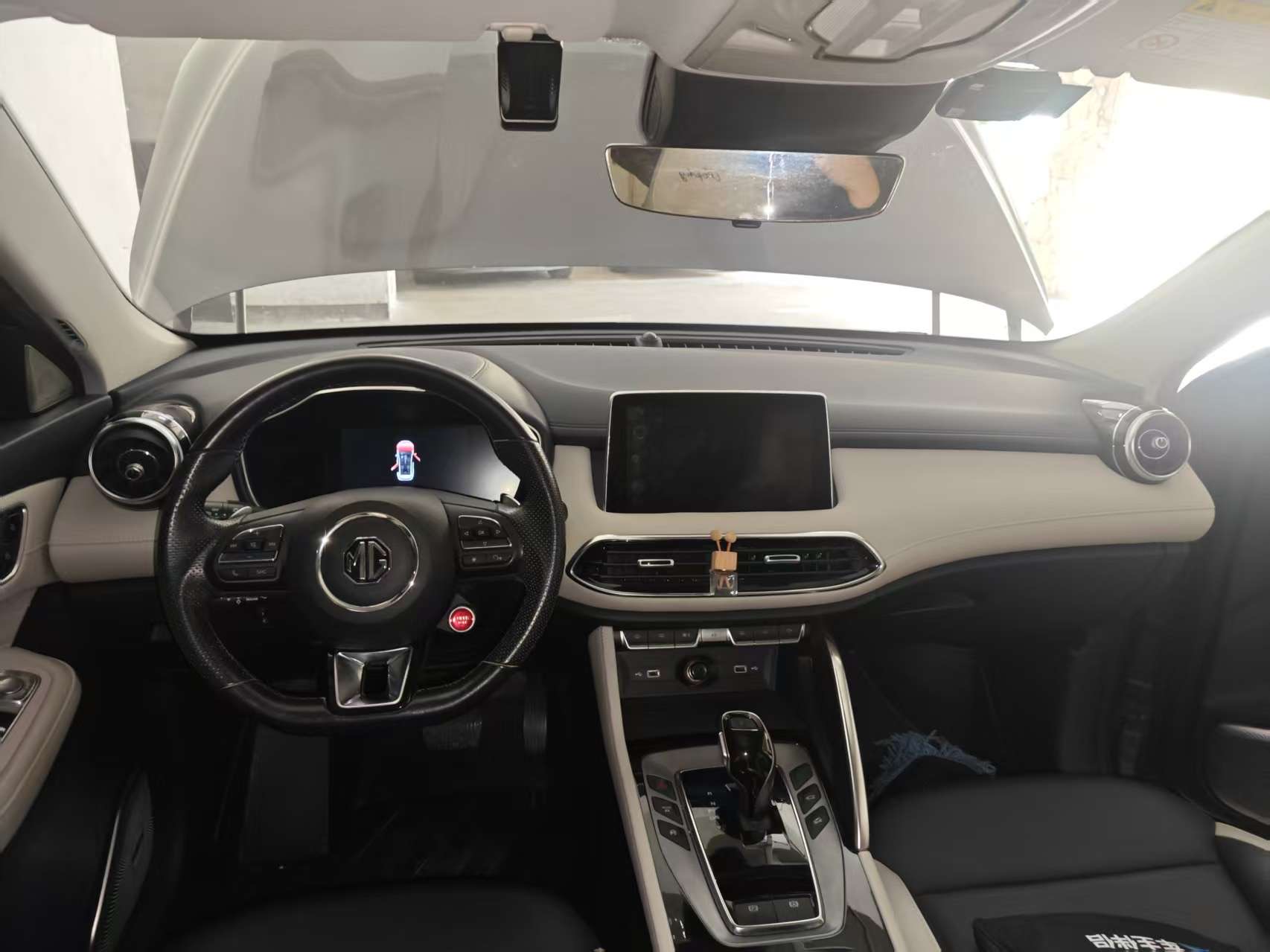 MG Pilot 2021 car image #5