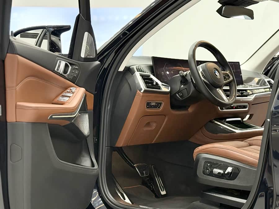 BMW X7 M60i 2023 #5 BMW X7 M60i 2023 car image #5