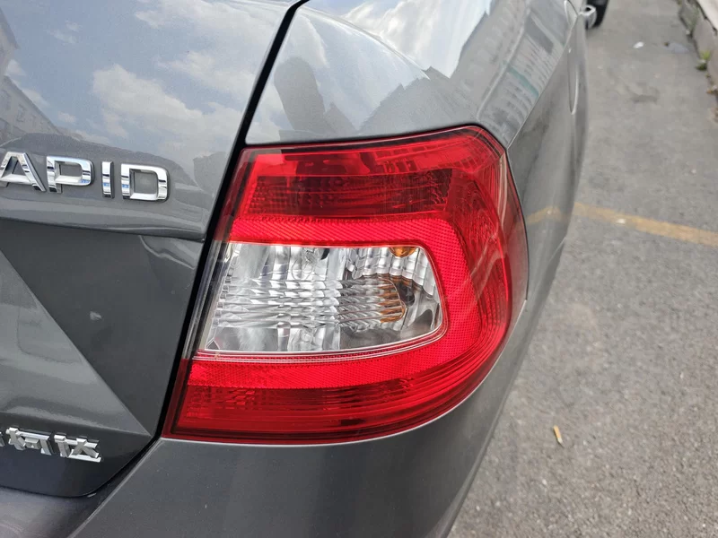 Skoda Rapid 2017 imagen de coche #5