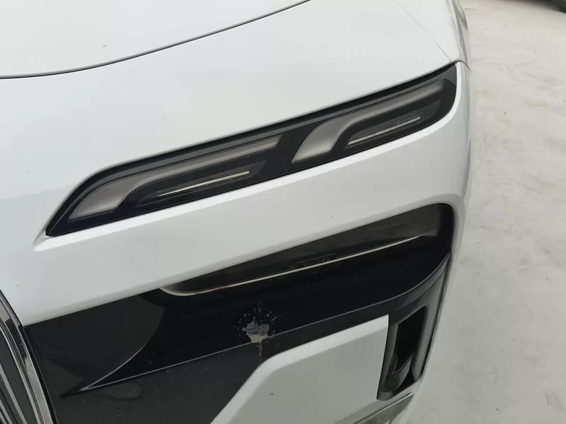 BMW i7 M70L 2023 car image #5