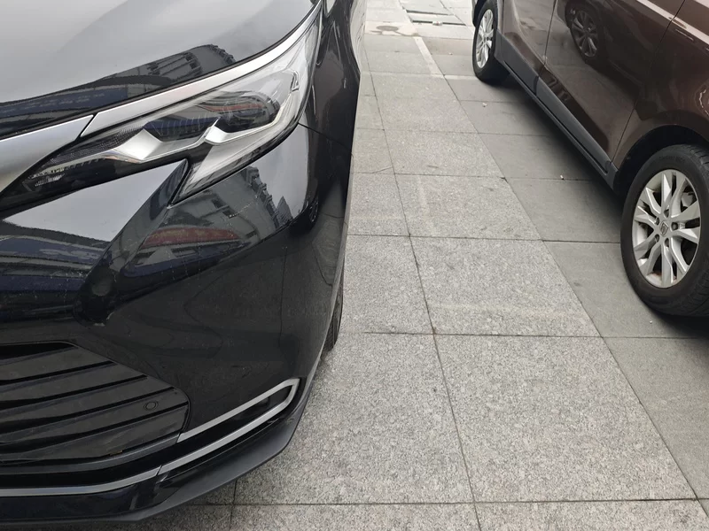 Toyota Sienna 2023 image de voiture #5