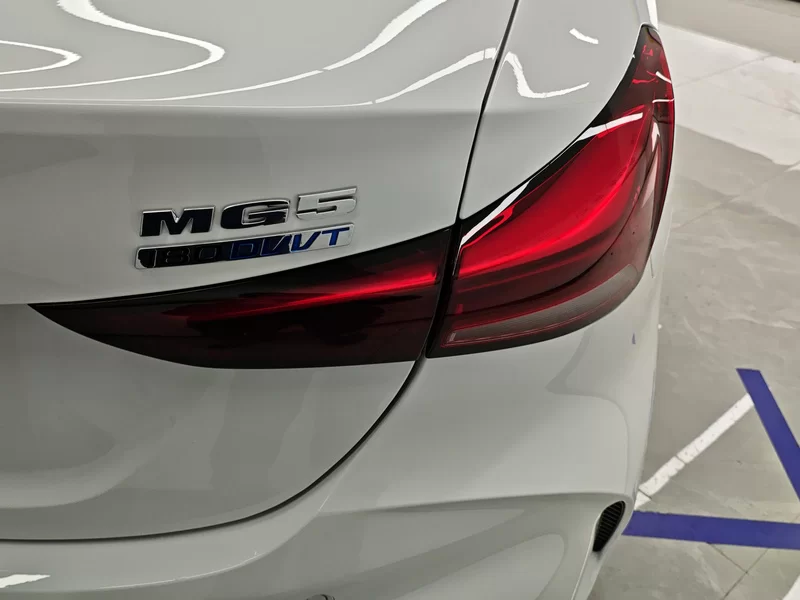 5 2025 car image #5