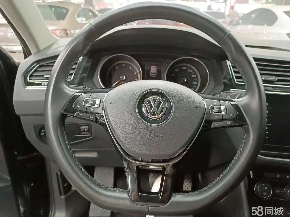 Volkswagen Tiguan L 2020 изображение автомобиля #5