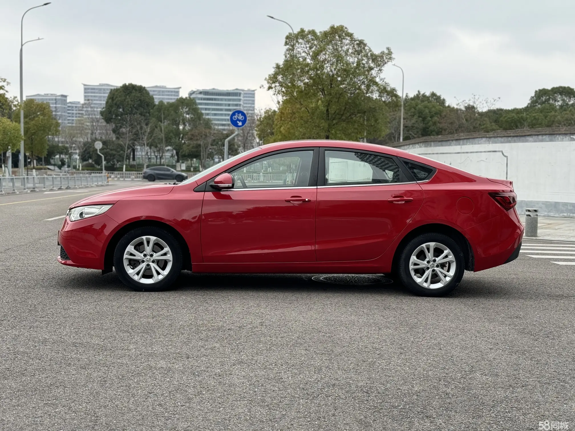 MG GT 2015 car image #5