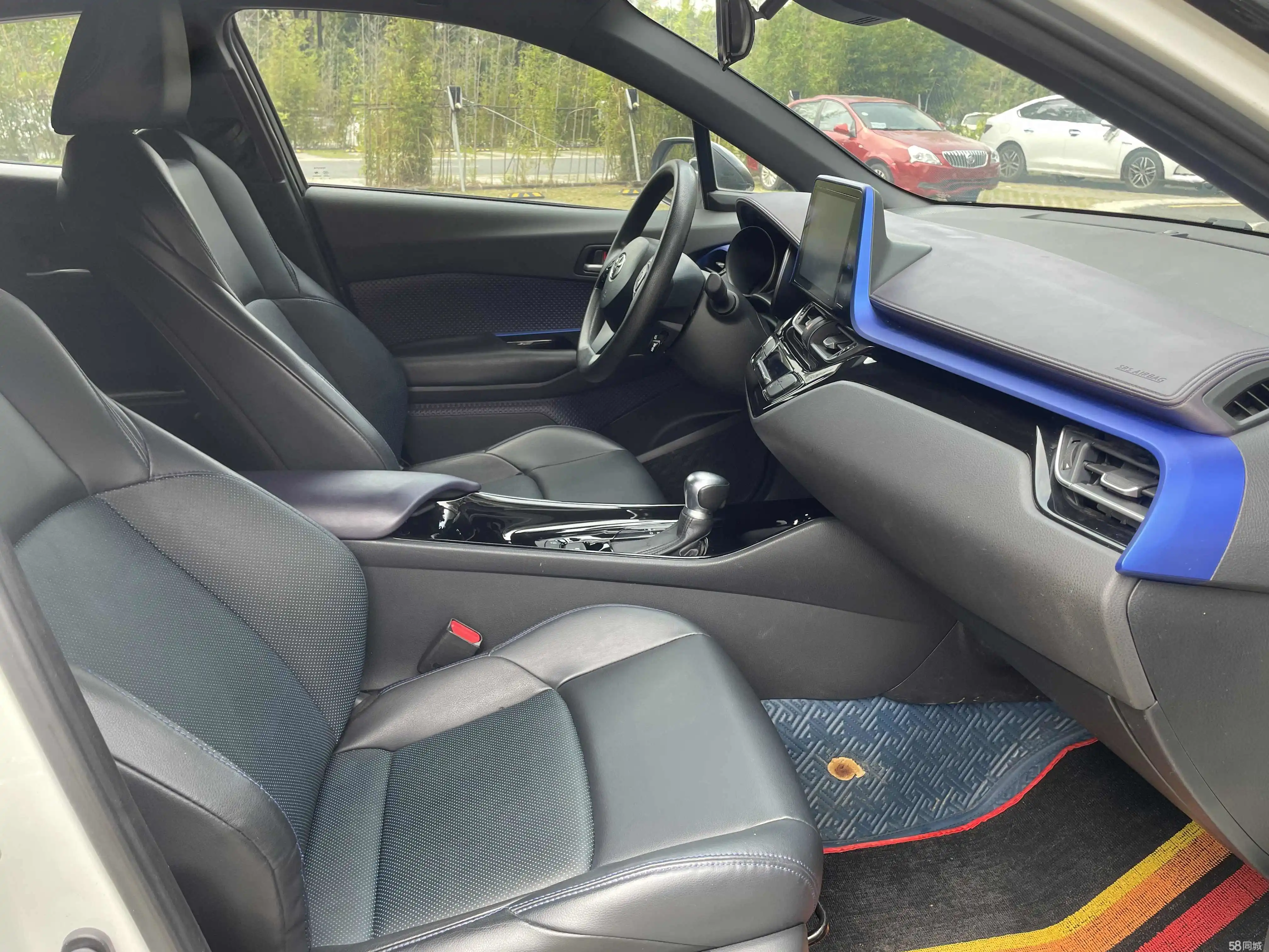 Toyota C-HR 2020 car image #5