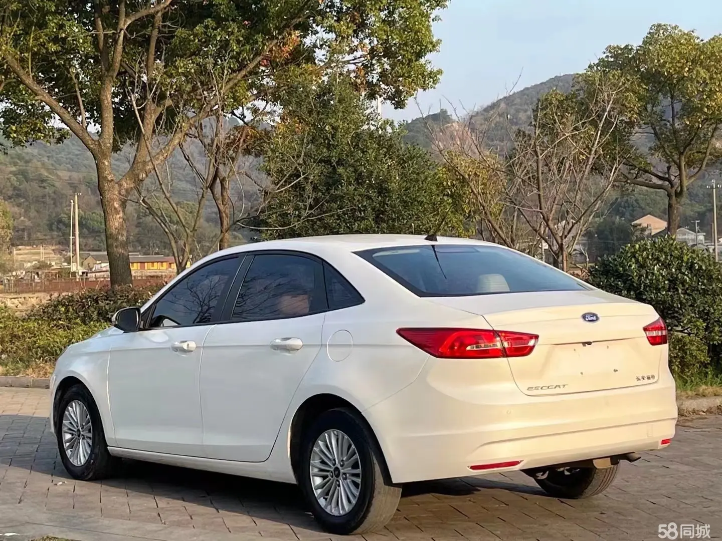 Ford Escort 2016 #5 Ford Escort 2016 car image #5