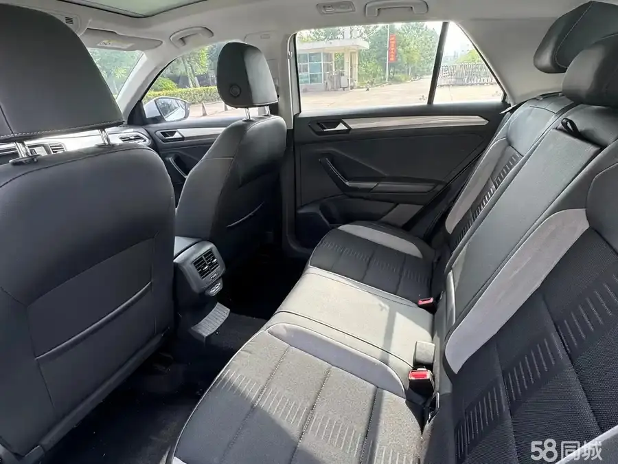 Volkswagen T-Roc 2020 car image #5