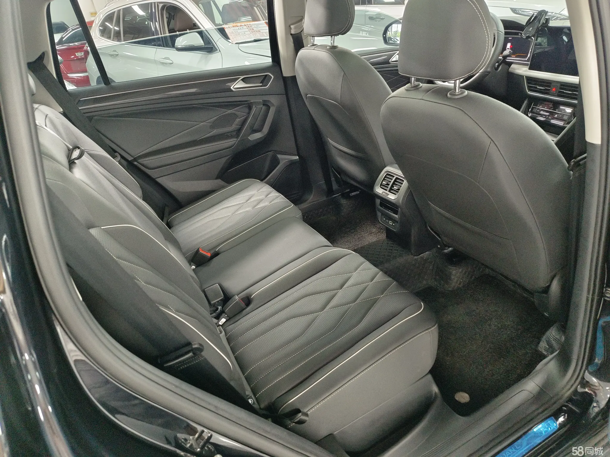 Volkswagen Tiguan L 2022 immagine di auto #5