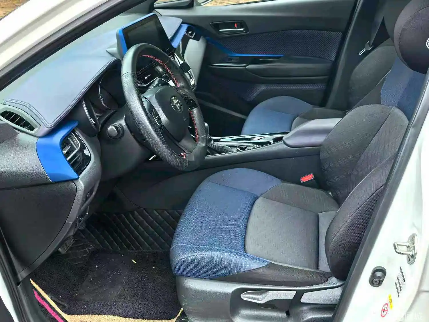 Toyota C-HR 2019 immagine di auto #5